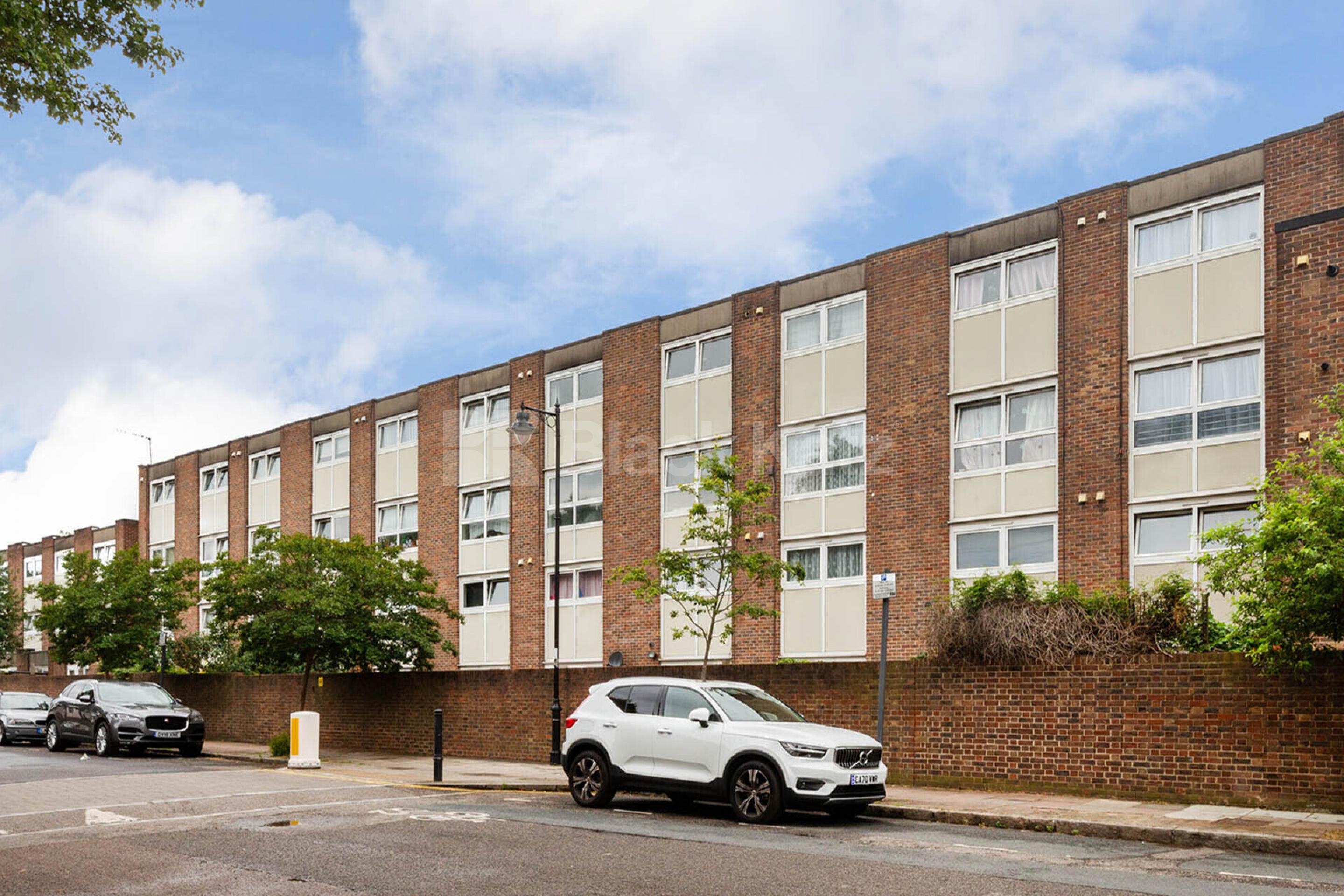2 bedroom plus study located close to Angel with Private balcony  Lindsey mews, Islington n1