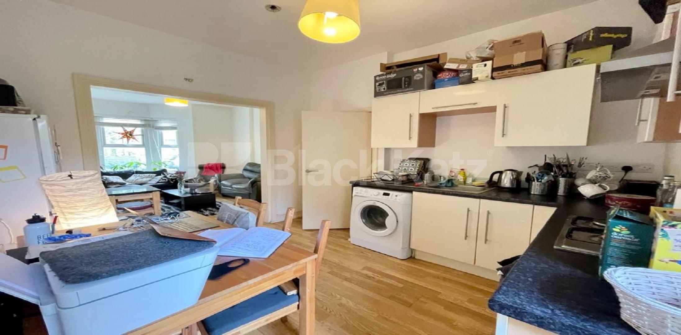 Luxurious and tasteful décor 1 Bedroom, Furnished Apartment in Hubert Grove SW9