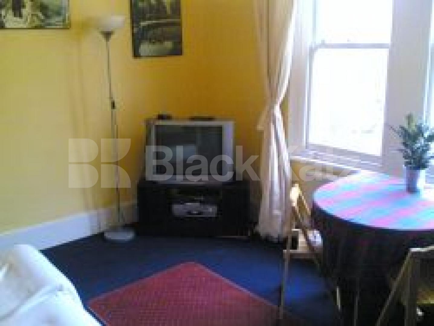 			2 Bedroom, 1 bath, 1 reception Flat			 Stapleton Hall Road, STROUD GREEN N4