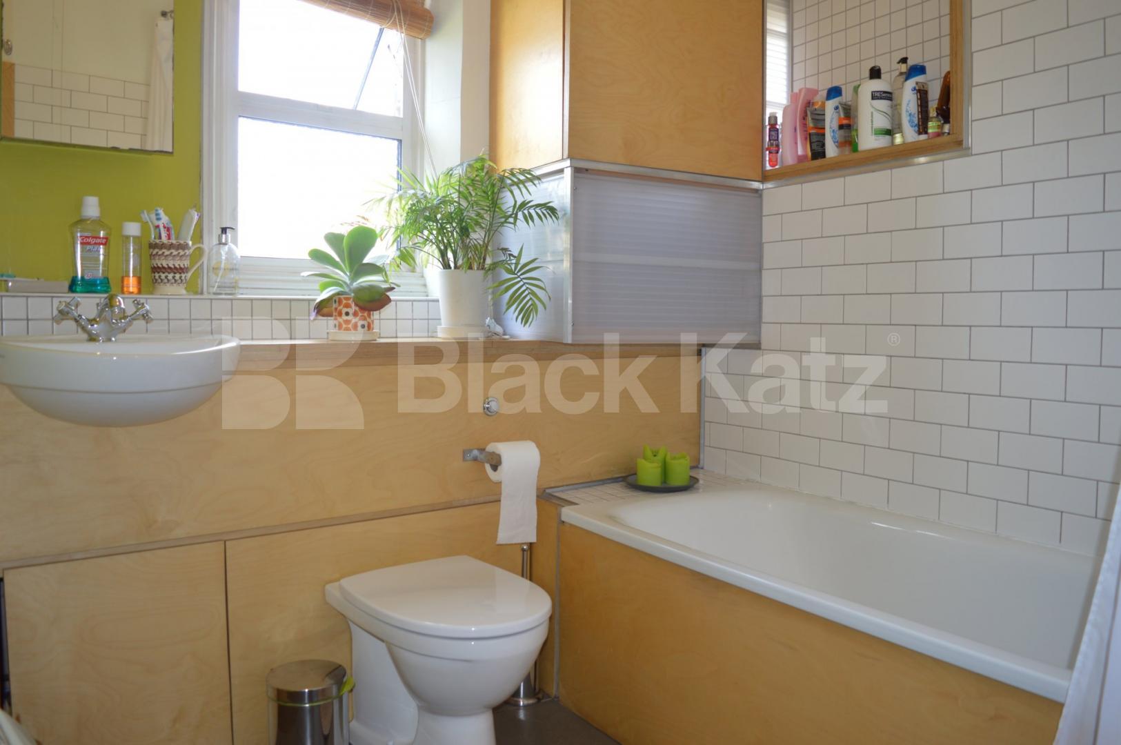 			2 Bedroom, 1 bath, 1 reception Flat			 Wightman Road, Crouch end