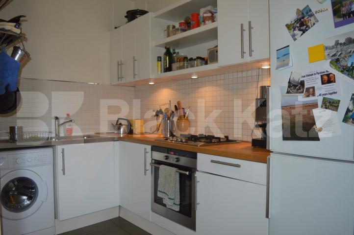 			2 Bedroom, 1 bath, 1 reception Flat			 Wightman Road, Crouch end