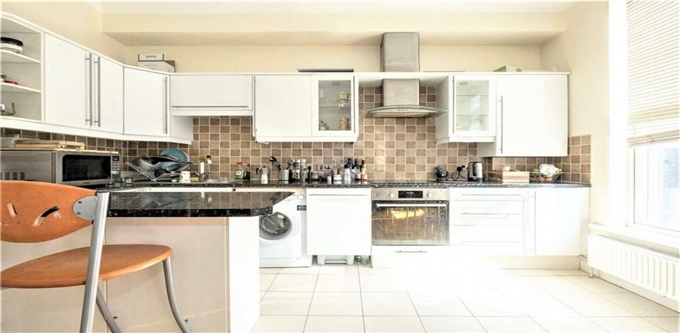 Modern and Central Apartment Malvern Road, Queens Park