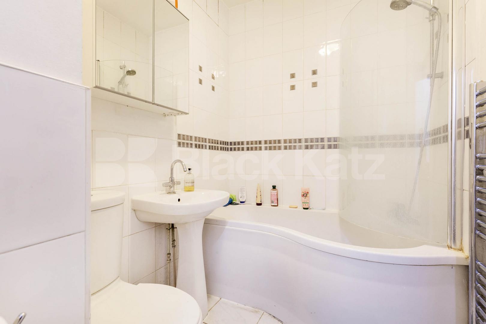 Superb 4 bedroom 2 bathroom split level apartment in Baker Street  Nottingham Place, Baker Street / Marylebone 