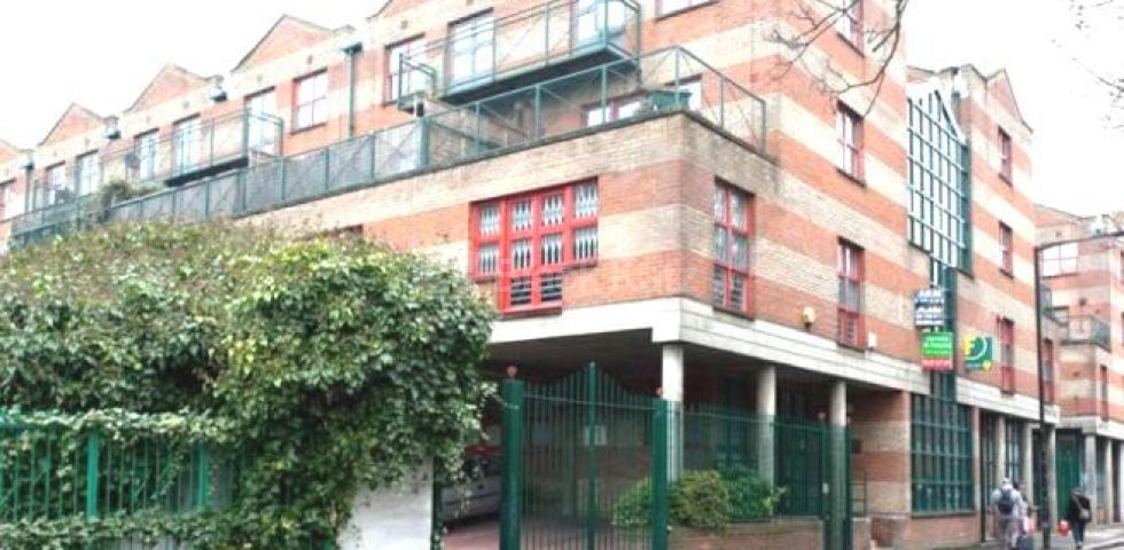 			SPLIT LEVEL 3 BED WITH TERRACE!, 3 Bedroom, 1 bath, 1 reception Flat			 Baynes Street, Camden NW1