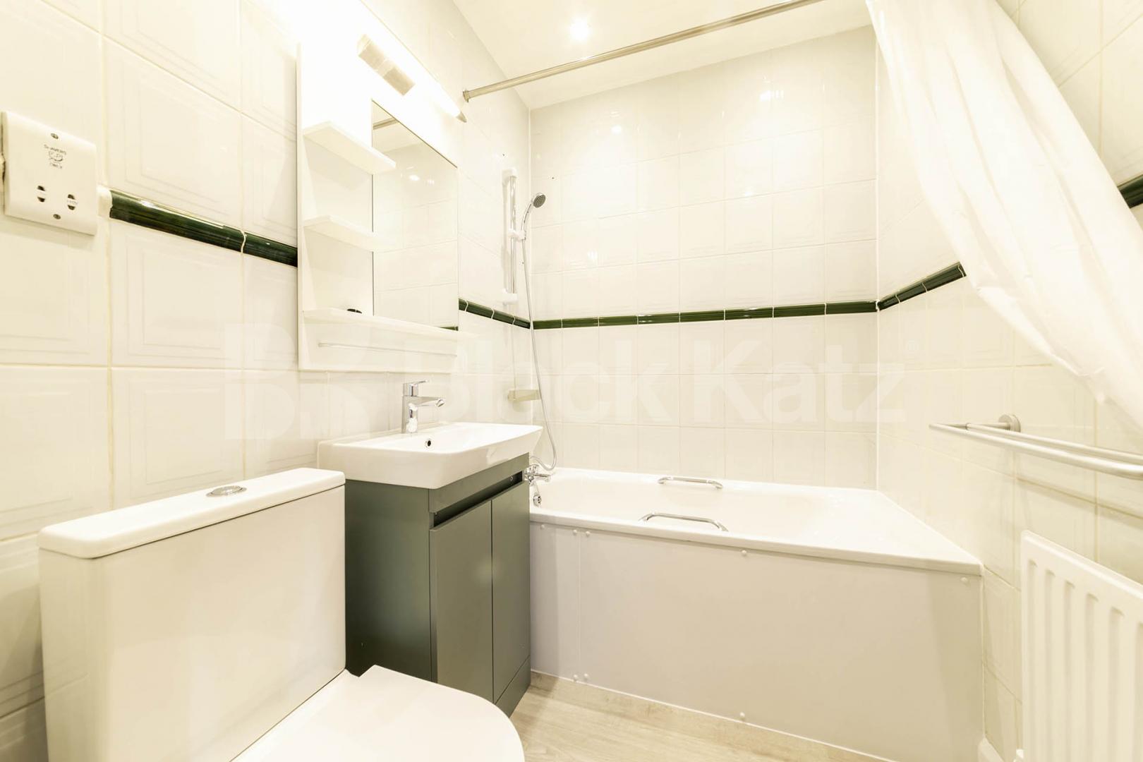 A well-presented two-bedroom apartment to rent on Finchley Road, NW3, available now Finchley Road, Hampstead, NW3,  London