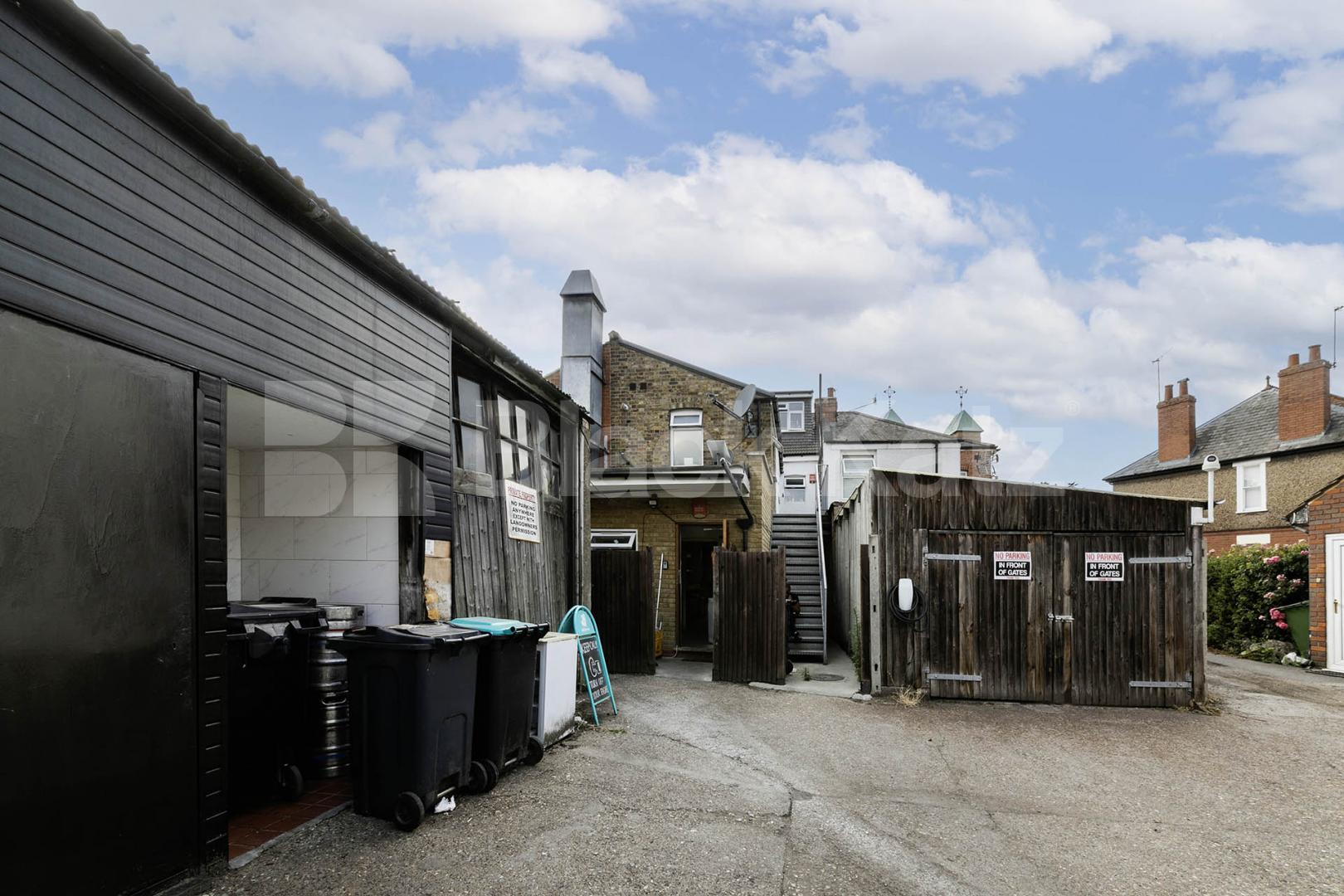 Available from September, this modern three-bedroom, three-bathroom furnished split-level apartment offers spacious and contemporary living in the heart of Pinner.The property features a bright and airy open-plan reception room with a modern fitted k Love Lane, Pinner, HA5,  Pinner