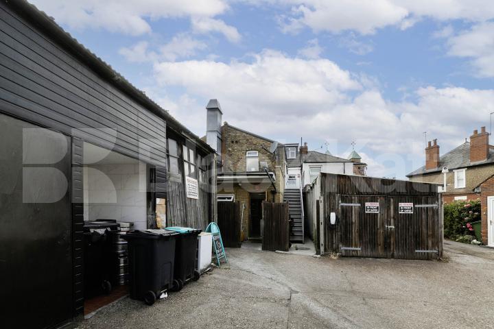 Available from September, this modern three-bedroom, three-bathroom furnished split-level apartment offers spacious and contemporary living in the heart of Pinner.The property features a bright and airy open-plan reception room with a modern fitted k Love Lane, Pinner, HA5,  Pinner