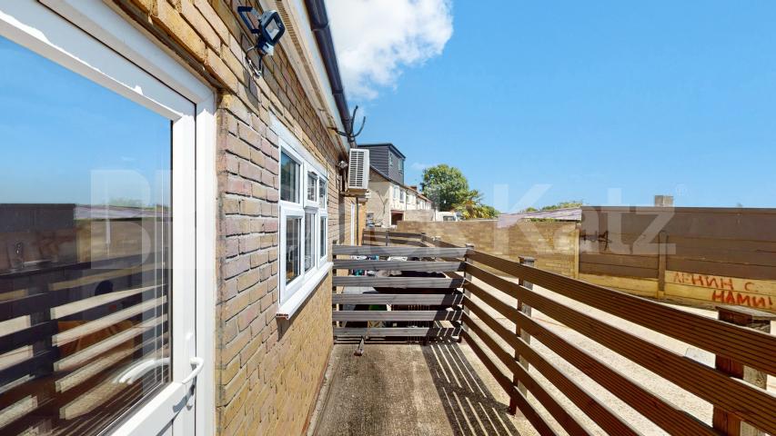 **Gas and water included** A furnished one-bedroom ground-floor apartment located on Burnley Road in the popular Dollis Hill area (NW10) Burnley Road, Dollis Hill, NW10 (Gas and Water Included),  London