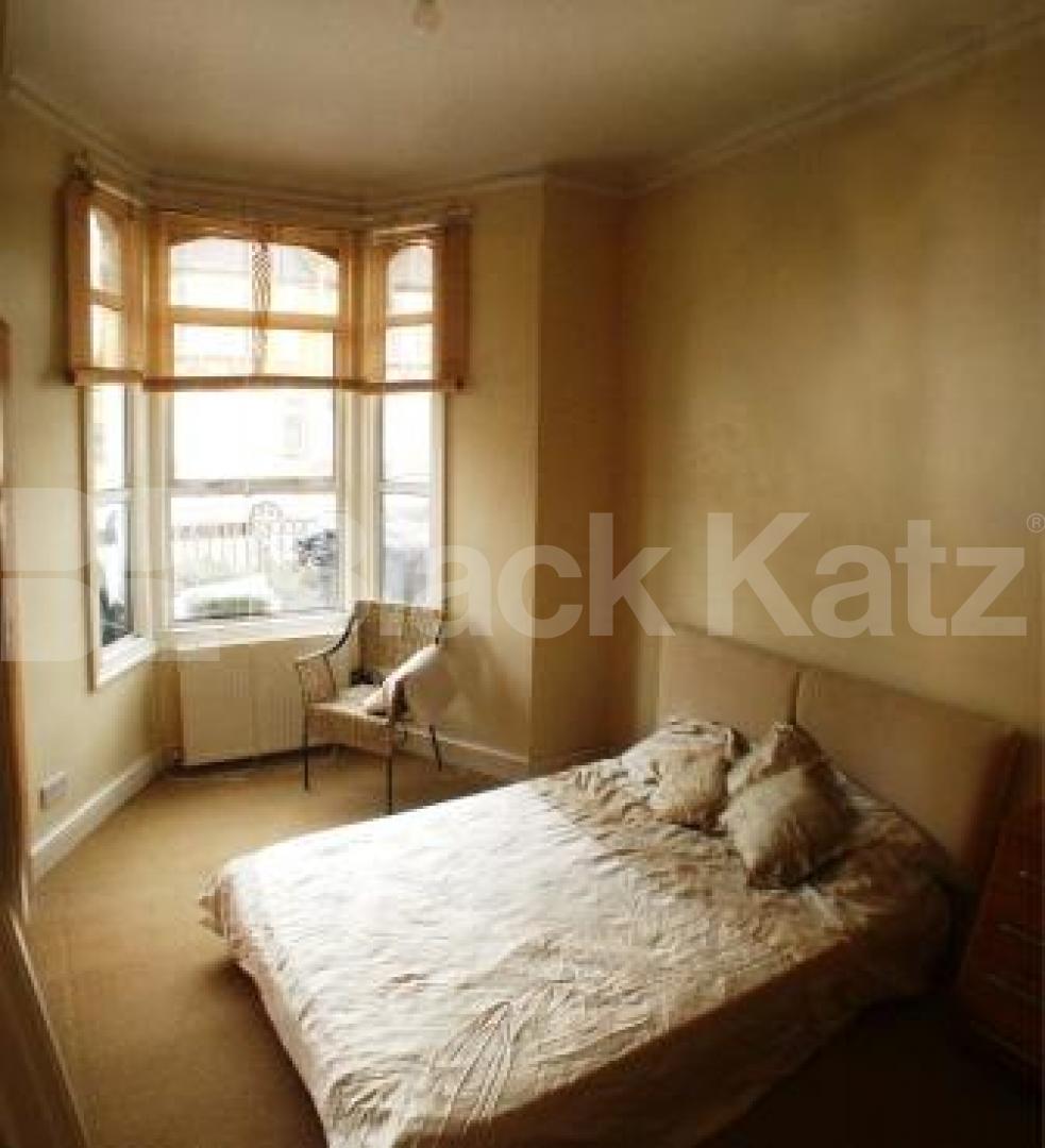 			NEW INSTRUCTION!, 2 Bedroom, 1 bath, 1 reception Flat			 Park Ridings, HORNSEY