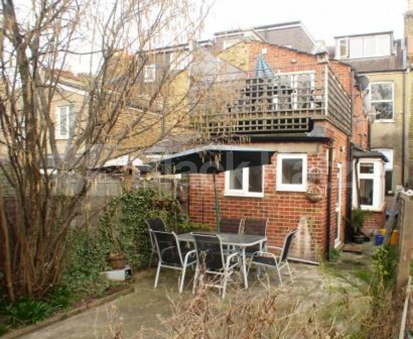 			NEW INSTRUCTION!, 2 Bedroom, 1 bath, 1 reception Flat			 Park Ridings, HORNSEY