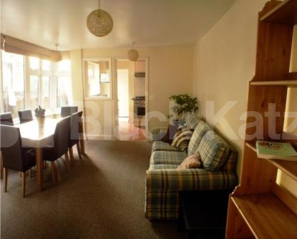 			NEW INSTRUCTION!, 2 Bedroom, 1 bath, 1 reception Flat			 Park Ridings, HORNSEY