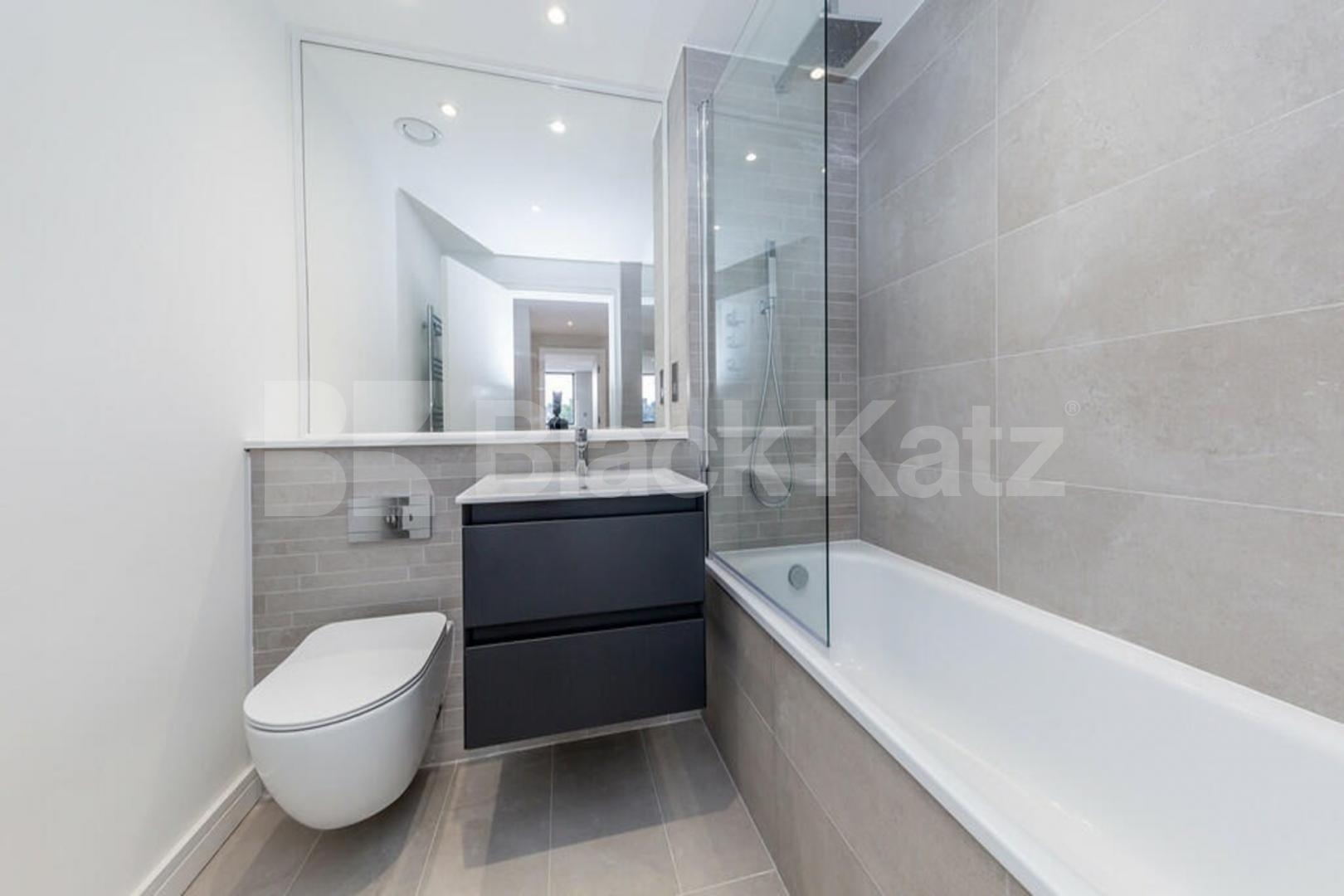 			2 Bedroom, 2 bath, 1 reception Apartment			 Tottenham Lane, Crouch End