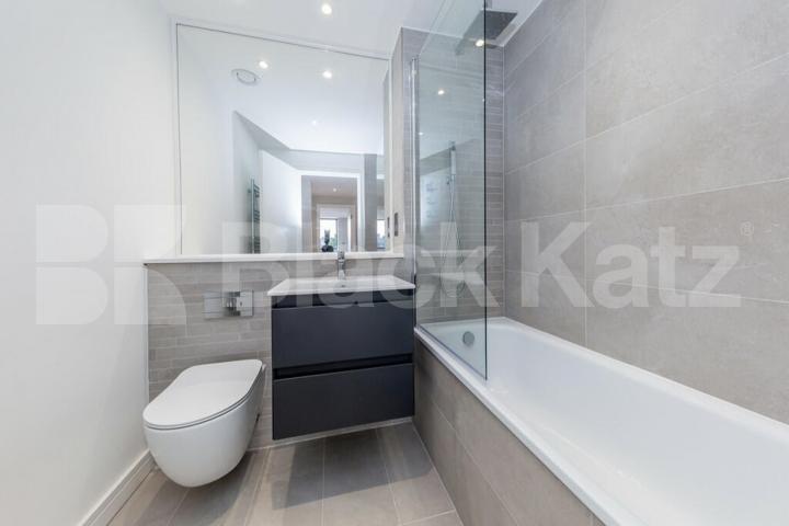 			2 Bedroom, 2 bath, 1 reception Apartment			 Tottenham Lane, Crouch End