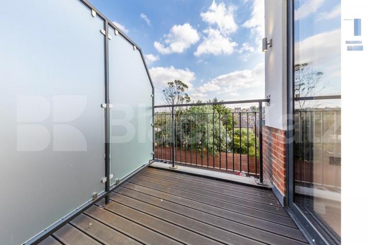 			2 Bedroom, 2 bath, 1 reception Apartment			 Tottenham Lane, Crouch End