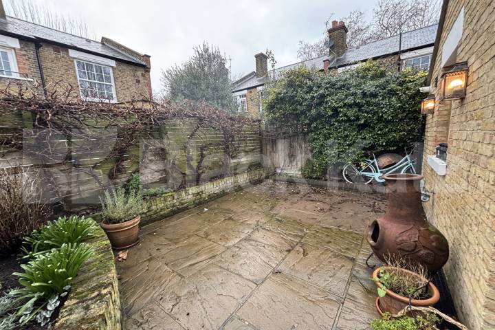 Stylish & contemporary maisonette flooded with natural light  Freedom Street, Battersea 
