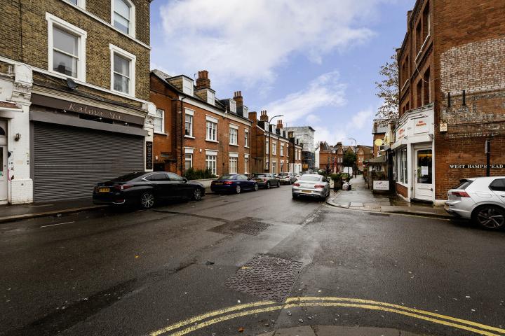 Modern and Central Apartment Broadhurst Gardens, West Hampstead