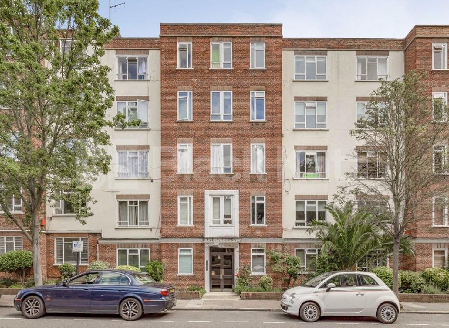 Two double bedrooms, wood floors, fitted kitchen mins to regents park and tube Charlbert Street, St Johns Wood