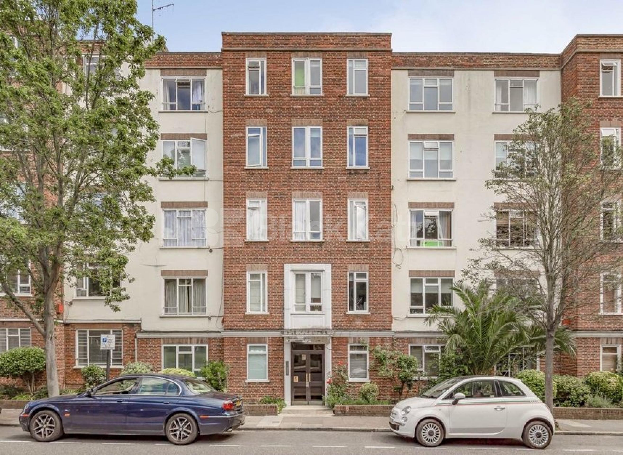 Two double bedrooms, wood floors, fitted kitchen mins to regents park and tube Charlbert Street, St Johns Wood NW8