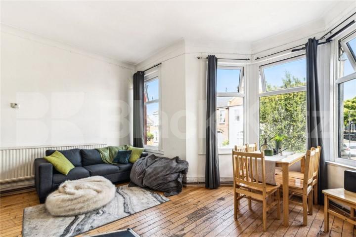 Split over two floor is this spacious 3double bedroom maisonette  Wightman Road, Haringey