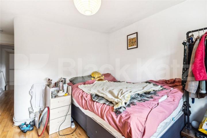 Spacious three double bedroom property split over two floors Wightman Road, Harringay