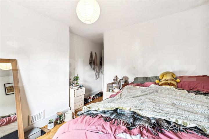 Spacious three double bedroom property split over two floors Wightman Road, Harringay