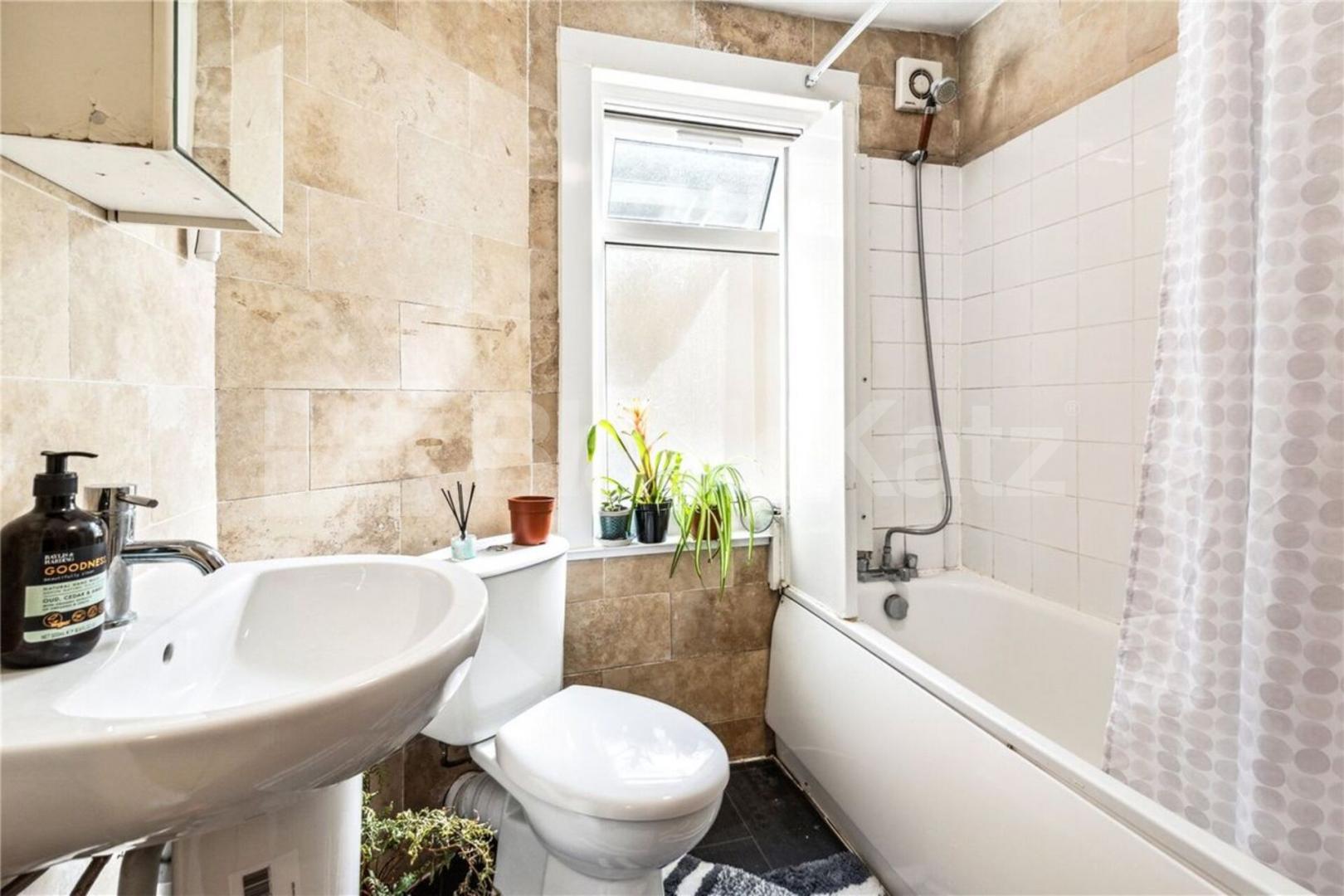 Spacious three double bedroom property split over two floors Wightman Road, Harringay