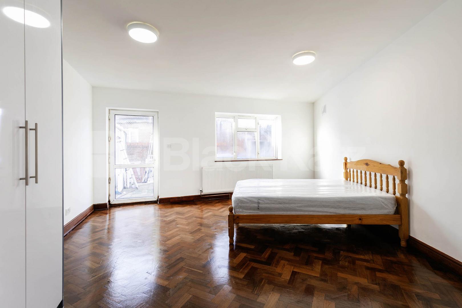 A generously sized one-bedroom apartment to rent on Wotton Road, NW2 Wotton Road, London, NW2,  London