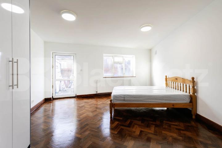 A generously sized one-bedroom apartment to rent on Wotton Road, NW2 Wotton Road, London, NW2,  London