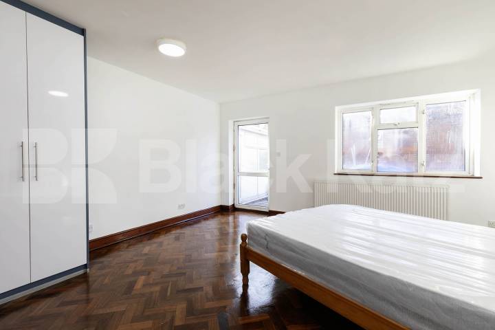 A generously sized one-bedroom apartment to rent on Wotton Road, NW2 Wotton Road, London, NW2,  London