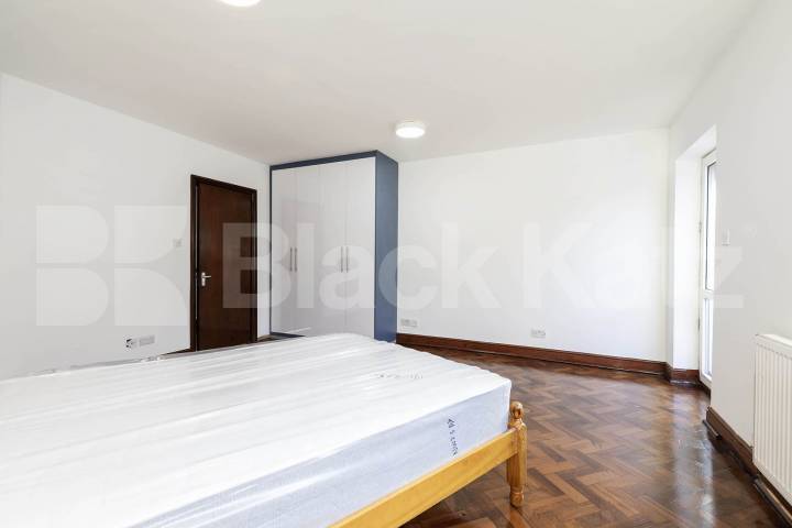 A generously sized one-bedroom apartment to rent on Wotton Road, NW2 Wotton Road, London, NW2,  London