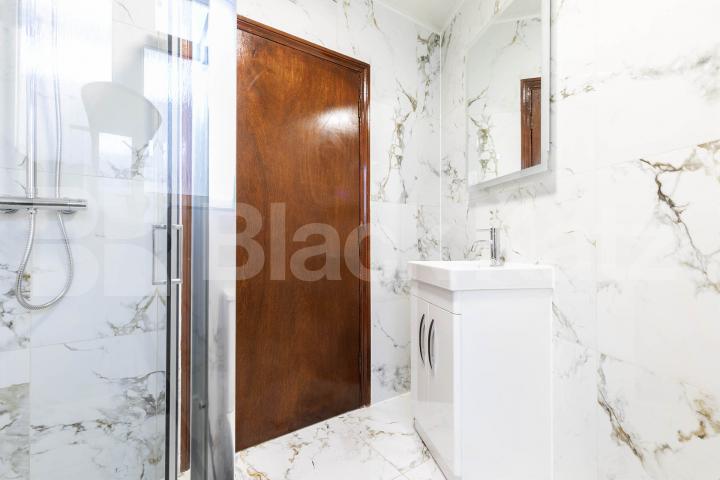 A generously sized one-bedroom apartment to rent on Wotton Road, NW2 Wotton Road, London, NW2,  London