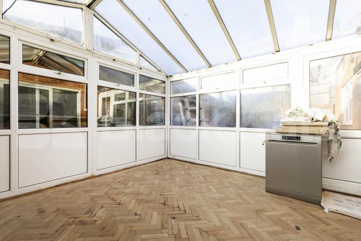 A generously sized one-bedroom apartment to rent on Wotton Road, NW2 Wotton Road, London, NW2,  London