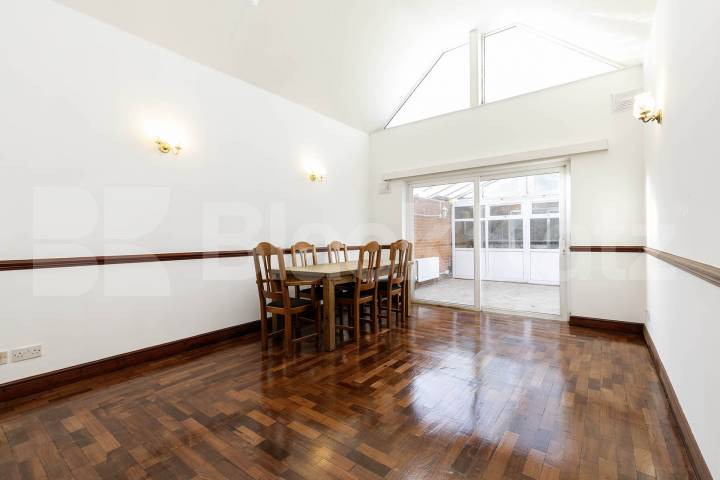 A generously sized one-bedroom apartment to rent on Wotton Road, NW2 Wotton Road, London, NW2,  London