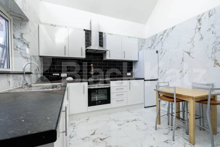 A generously sized one-bedroom apartment to rent on Wotton Road, NW2 Wotton Road, London, NW2,  London