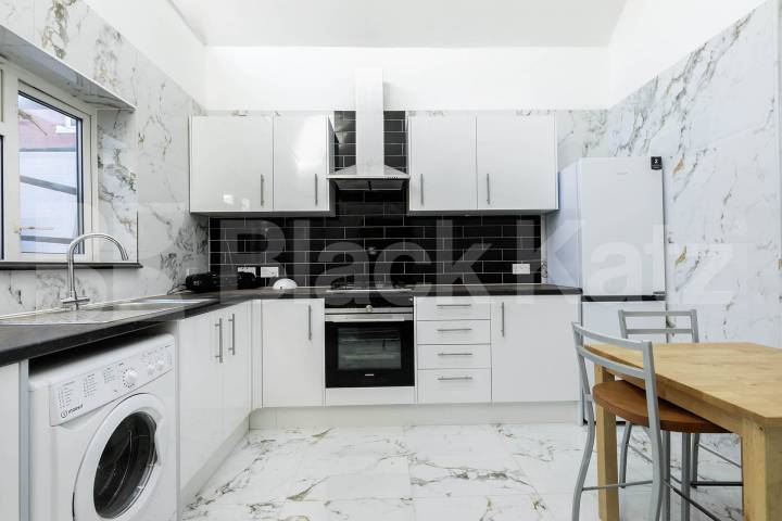 A generously sized one-bedroom apartment to rent on Wotton Road, NW2 Wotton Road, London, NW2,  London