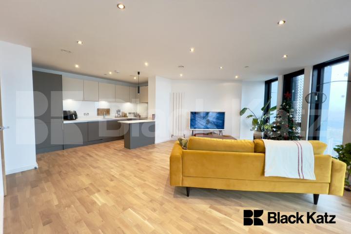 Situated on the 23rd floor with air conditioning, concierge service & gym  The Ceramic Building, Newington Causeway , Borough 