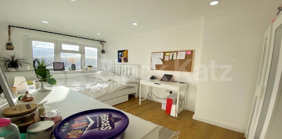 Generous spilt level Mid- Century apartment  Coopers Road, Bermondsey