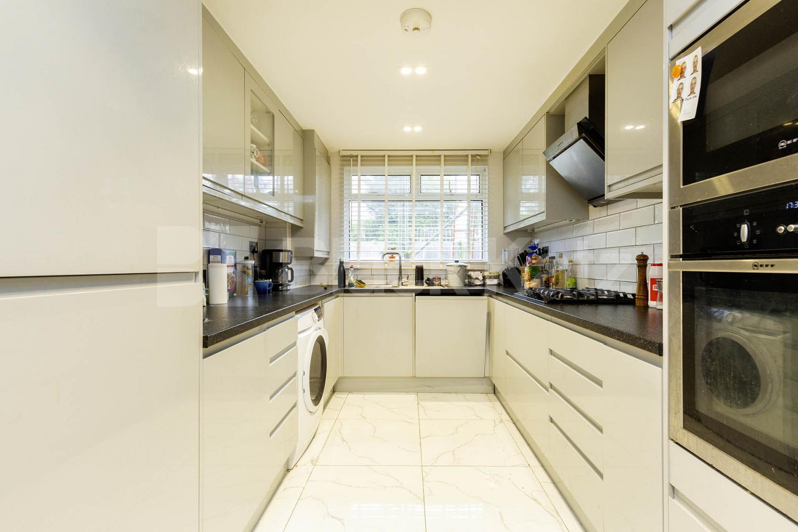 			4 Bedroom, 2 bath, 1 reception 			 Melrose Avenue,  London  NW2