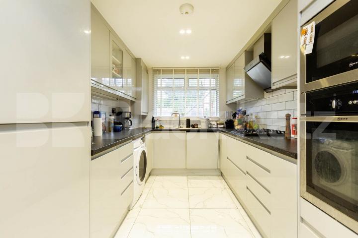 			4 Bedroom, 2 bath, 1 reception 			 Melrose Avenue, London, NW2,  London