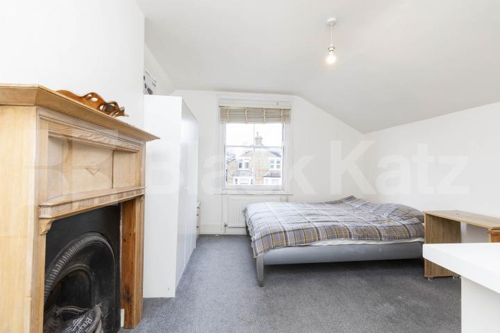 A well-presented studio flat available now on Sellons Avenue in Harlesden Sellons Avenue, London, NW10,  London