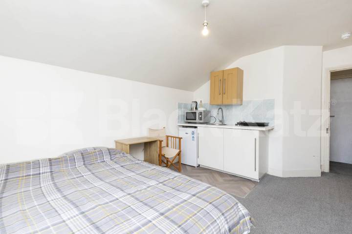 A well-presented studio flat available now on Sellons Avenue in Harlesden Sellons Avenue, London, NW10,  London