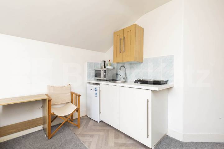 A well-presented studio flat available now on Sellons Avenue in Harlesden Sellons Avenue, London, NW10,  London