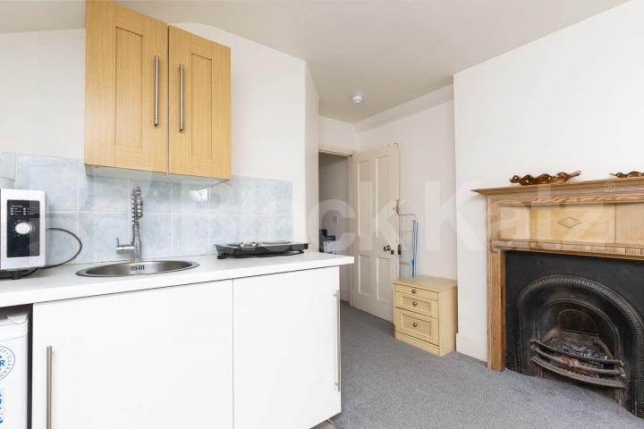 A well-presented studio flat available now on Sellons Avenue in Harlesden Sellons Avenue, London, NW10,  London