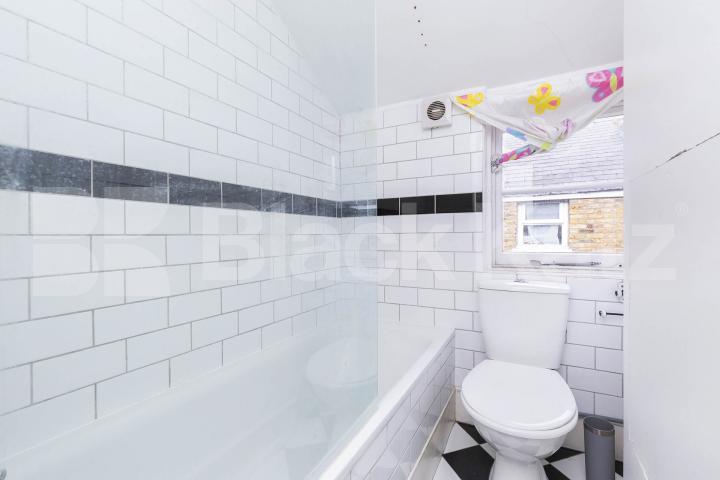 A well-presented studio flat available now on Sellons Avenue in Harlesden Sellons Avenue, London, NW10,  London