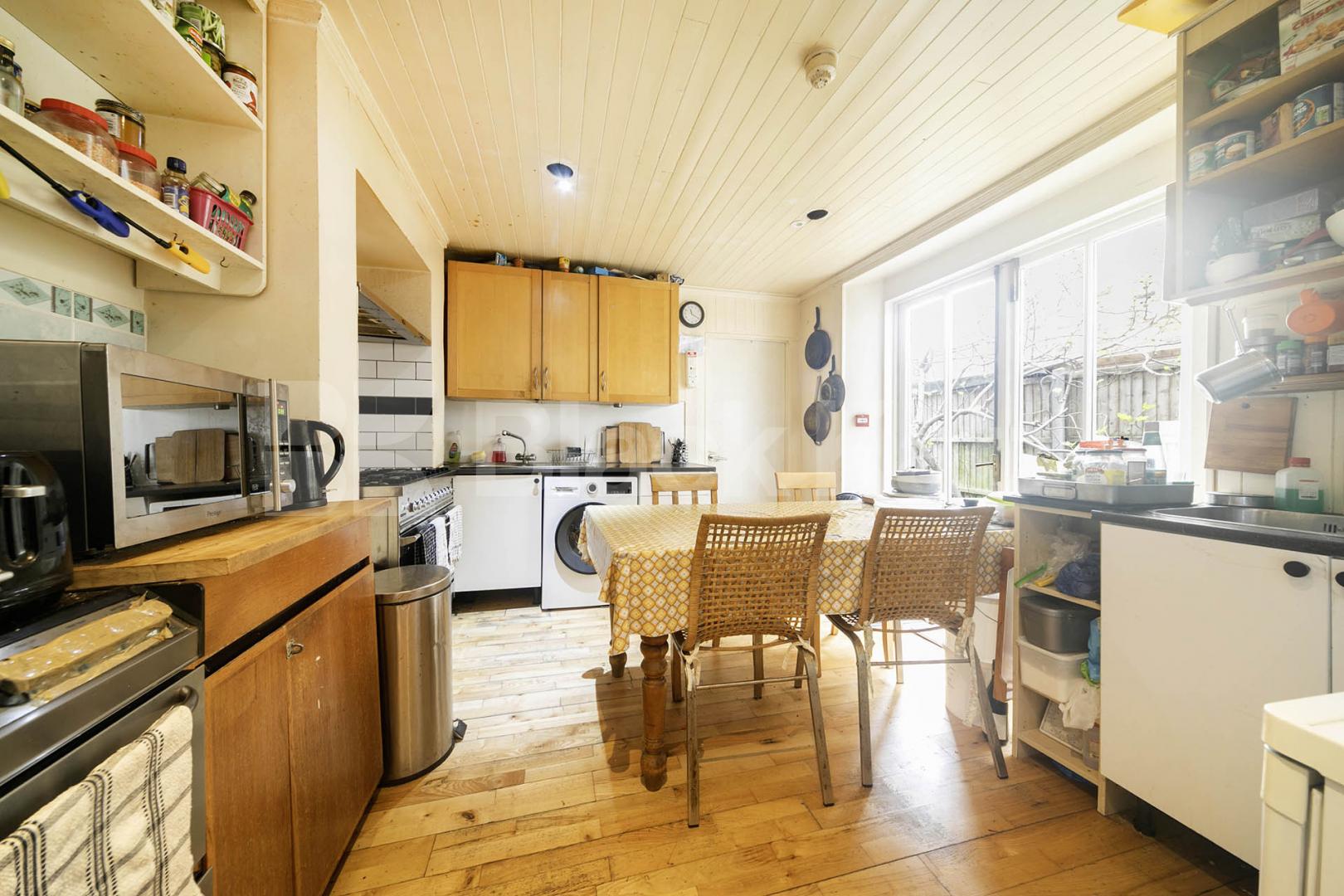 A well-presented studio flat available now on Sellons Avenue in Harlesden Sellons Avenue, Harlesden, NW10,  Harlesden