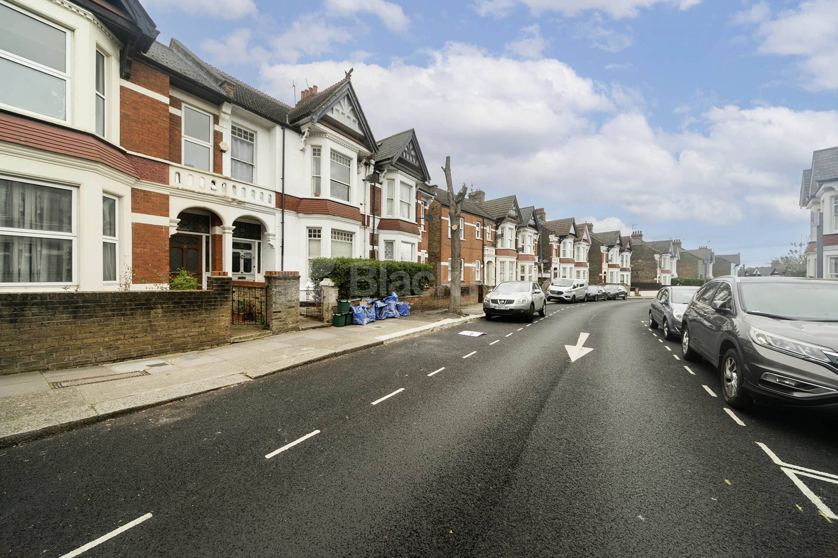A recently renovated two-bedroom flat located on the popular Sellons Avenue, NW10.The property boasts two large double bedrooms, offering generous space and natural light, alongside a modern open-plan reception and kitchen area ideal for both relaxin Sellons Avenue, London, NW10,  London NW10