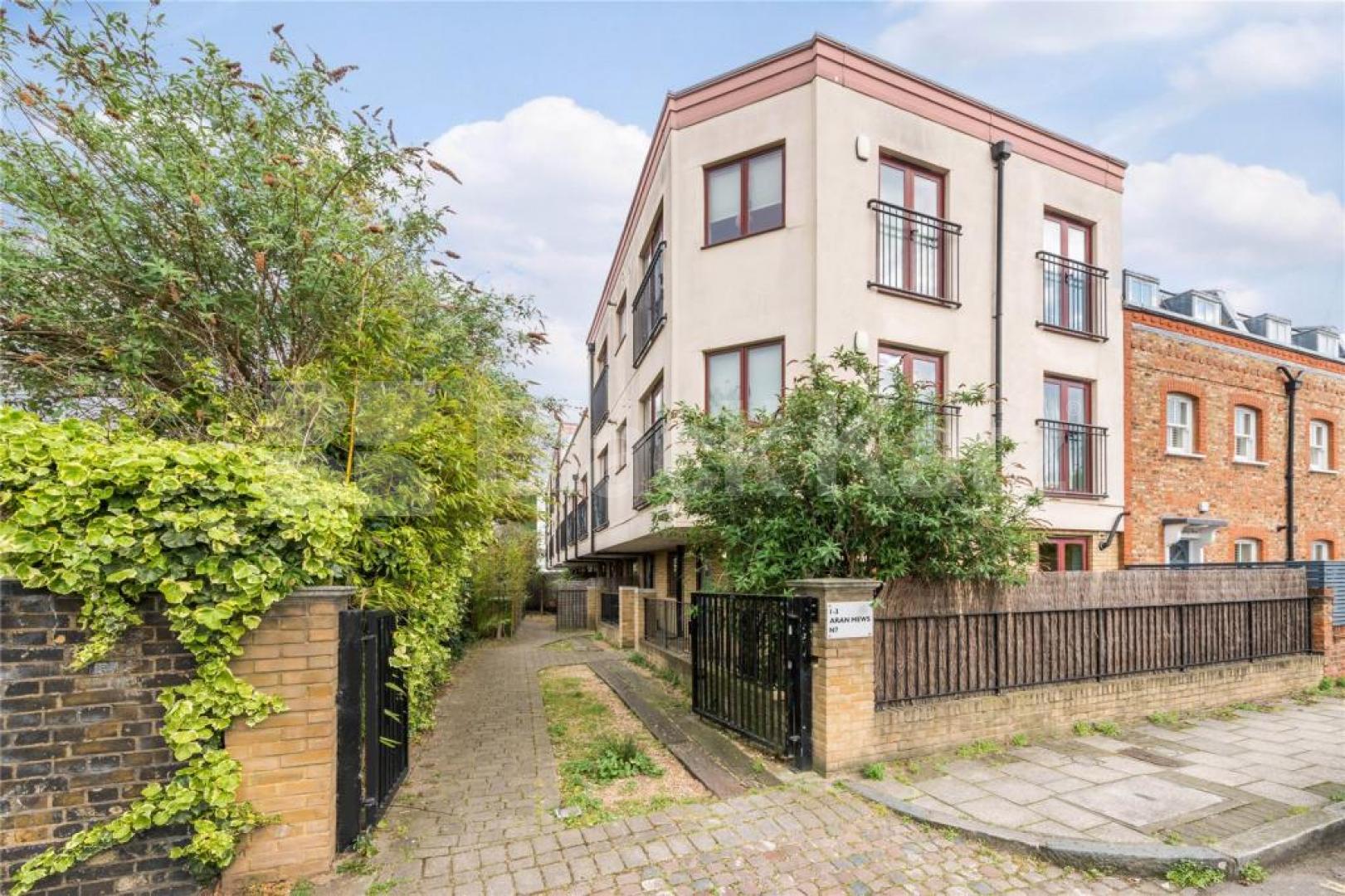 			New Instruction, 1 Bedroom, 1 bath, 1 reception Flat			 Barnsbury Grove, ISLINGTON/BARNSBURY
