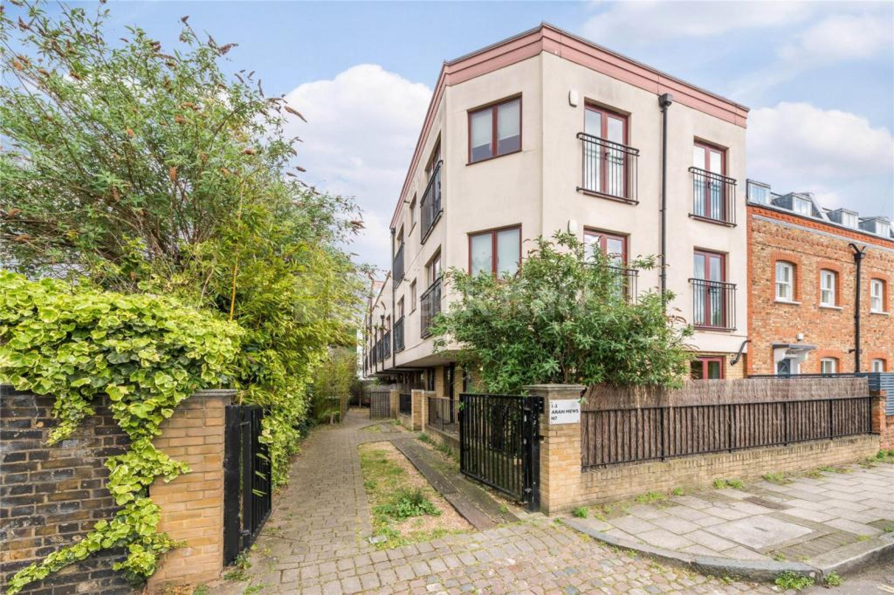 			New Instruction, 1 Bedroom, 1 bath, 1 reception Flat			 Barnsbury Grove, ISLINGTON/BARNSBURY N7