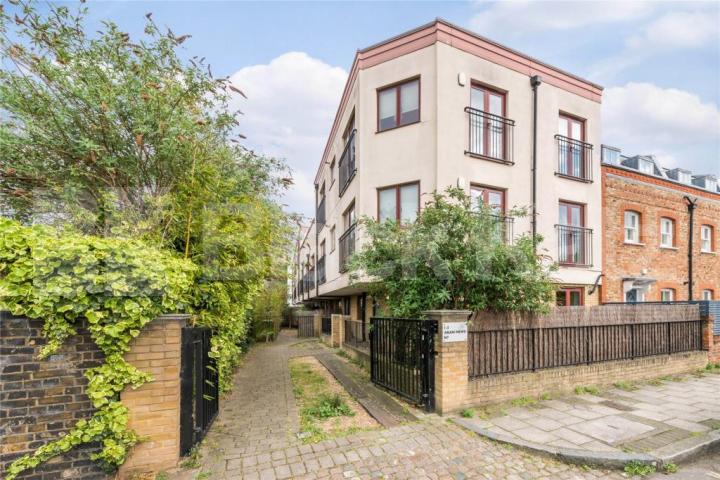 			New Instruction, 1 Bedroom, 1 bath, 1 reception Flat			 Barnsbury Grove, ISLINGTON/BARNSBURY