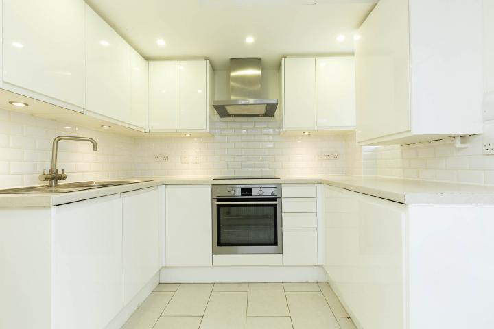 			2 Bedroom,  bath, 1 reception 			 Fairhazel Gardens, South Hampstead